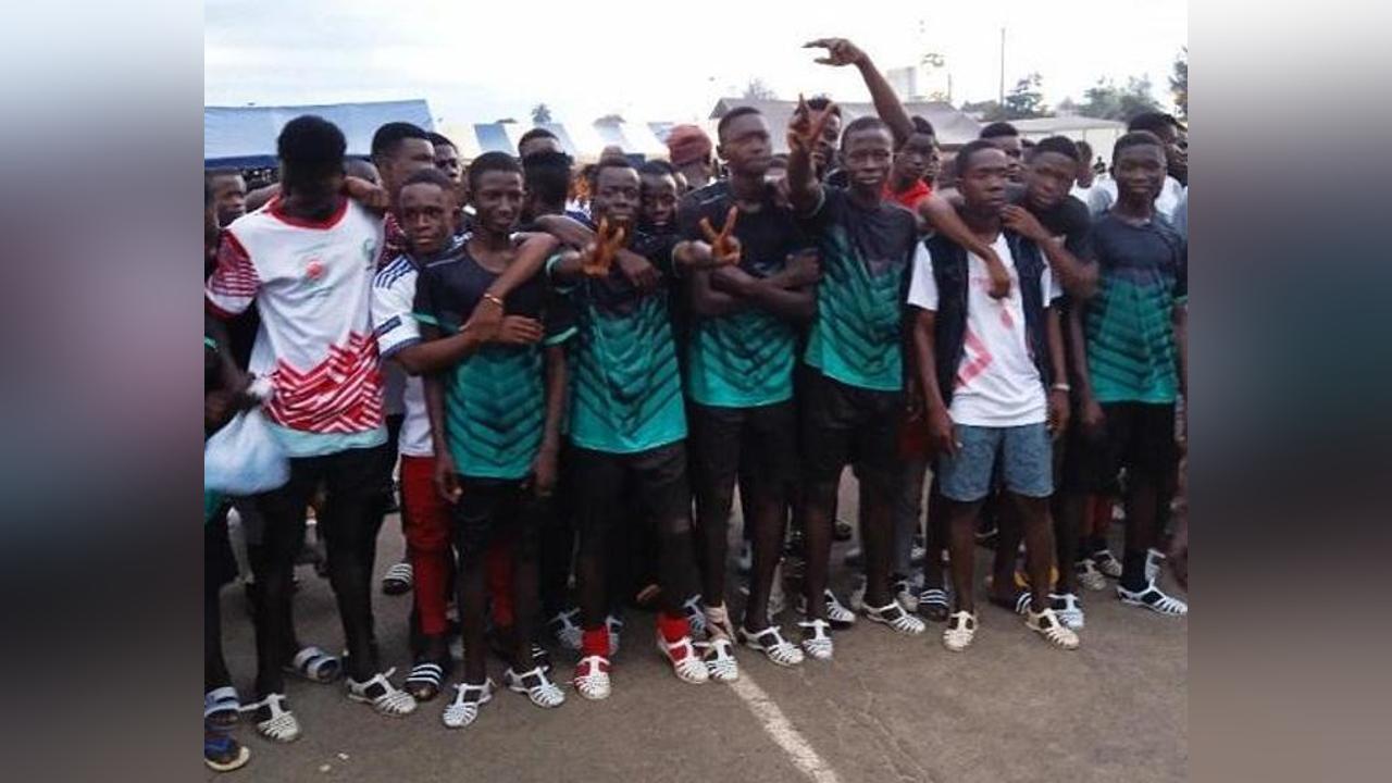 Les jeunes de Duékoué invités à cultiver la paix et le vivre-ensemble à travers un tournoi de football Les jeunes de Duékoué invités à cultiver la paix et le vivre-ensemble à travers un tournoi de football