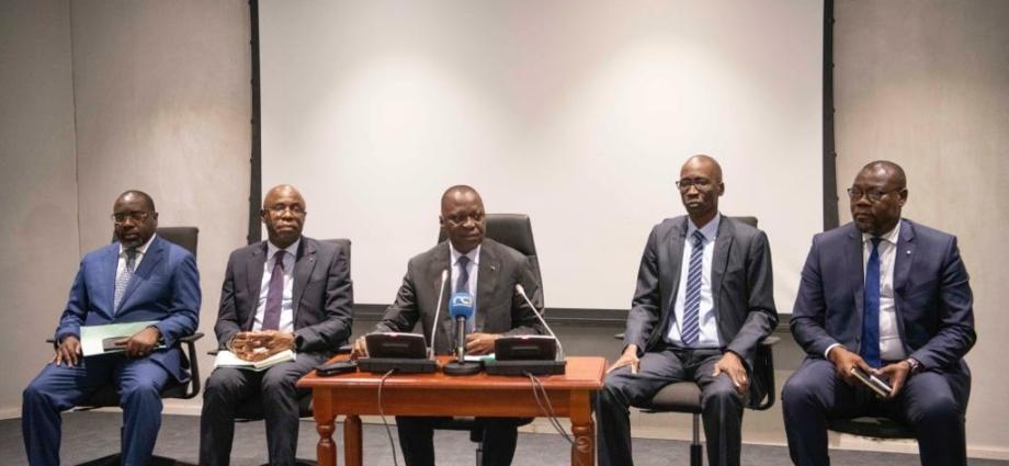 Métro d’Abidjan: Le ministre des Transports met en confiance les populations impactées de Port-Bouët Métro d’Abidjan: Le ministre des Transports met en confiance les populations impactées de Port-Bouët