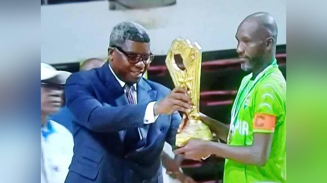 Les Éléphants bloqués au Cameroun avec leur trophée de la CAN 2022 de Maracana