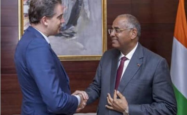 Financement du Métro d'Abidjan, un ministre français signe une convention de prêt de 162 milliards avec le gouvernement Financement du Métro d'Abidjan, un ministre français signe une convention de prêt de 162 milliards avec le gouvernement