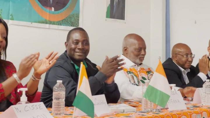 Présidentielle 2025, depuis Paris des jeunes du RHDP lancent un appel à Alassane Ouattara pour un « 2e mandat de la 3e République » Présidentielle 2025, depuis Paris des jeunes du RHDP lancent un appel à Alassane Ouattara pour un « 2e mandat de la 3e République »