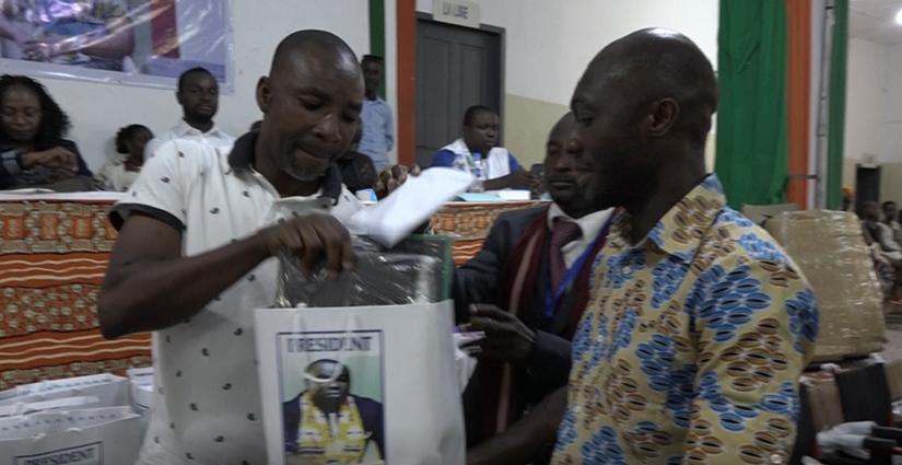 Des kits scolaires et des fauteuils roulants aux personnes handicapées de la région de l’Agneby-Tiassa Des kits scolaires et des fauteuils roulants aux personnes handicapées de la région de l’Agneby-Tiassa