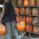 Maintien des prix du gaz butane mais bouteille de 6 kg qui passe de 2000 à 2500 FCFA chez les revendeurs Maintien des prix du gaz butane mais bouteille de 6 kg qui passe de 2000 à 2500 FCFA chez les revendeurs