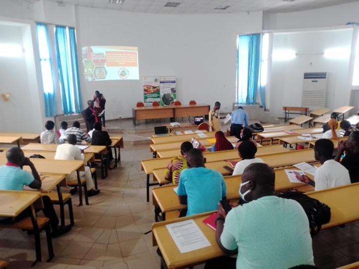 Bouaké, les risques de l'utilisation des pesticides chimiques de synthèse dans l'agriculture et l'alimentation au centre d'un atelier à l'UAO Bouaké, les risques de l'utilisation des pesticides chimiques de synthèse dans l'agriculture et l'alimentation au centre d'un atelier à l'UAO