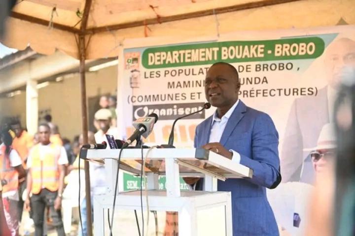Brobo, Amadou Koné salue le peuple Ahaly pour sa reconnaissance des actions de développement du président Ouattara Brobo, Amadou Koné salue le peuple Ahaly pour sa reconnaissance des actions de développement du président Ouattara