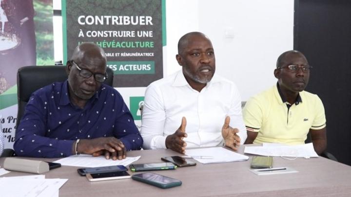 Filière hévéa, l'ANAPHA-CI et l'APROCANCI annoncent des sit-in éclatés pour le respect des dispositions prise par le Chef de l'Etat Filière hévéa, l'ANAPHA-CI et l'APROCANCI annoncent des sit-in éclatés pour le respect des dispositions prise par le Chef de l'Etat
