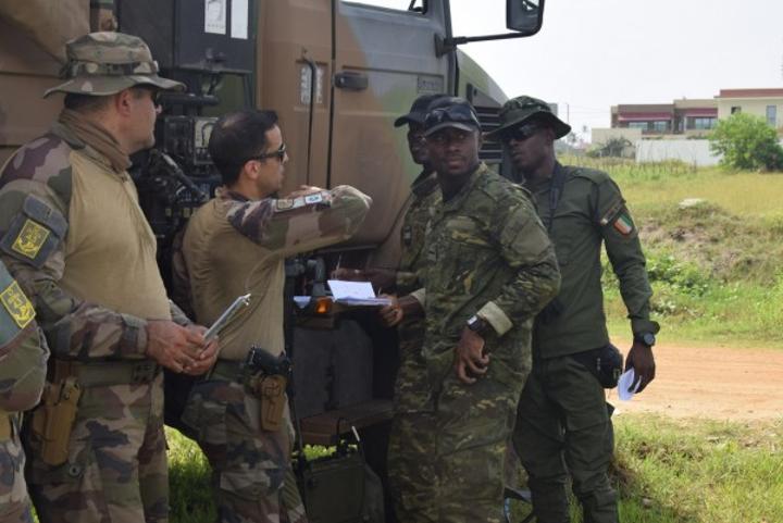 Nouvelle manœuvre militaire entre Forces ivoiriennes et Françaises pour la mise en œuvre des procédures d'intégration de l'aérocombat Nouvelle manœuvre militaire entre Forces ivoiriennes et Françaises pour la mise en œuvre des procédures d'intégration de l'aérocombat