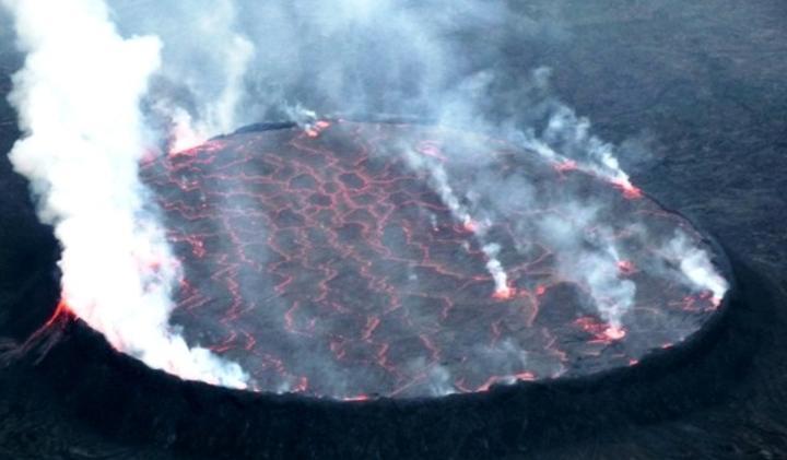 Goma : « Si l’activité actuelle au Nyamulagira conduit à une éruption, la lave s’orienterait dans le Parc National de Virunga » (OVG) Goma : « Si l’activité actuelle au Nyamulagira conduit à une éruption, la lave s’orienterait dans le Parc National de Virunga » (OVG)