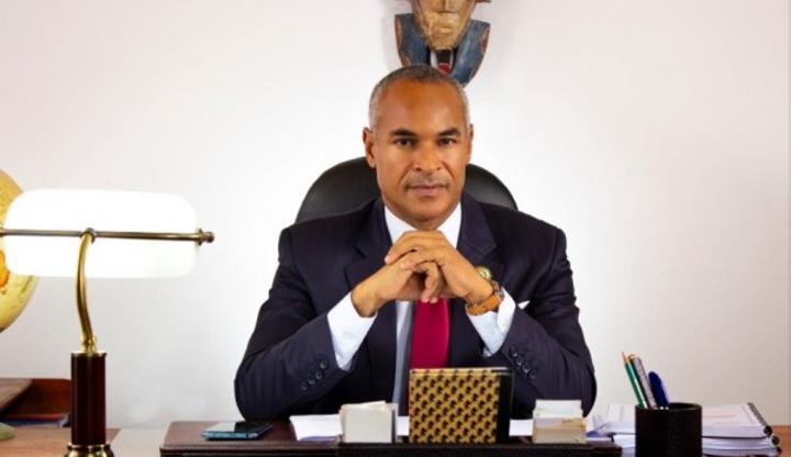 Un Député dit avoir déposé un projet de loi au parlement pour changer l'appellation ivoirien et ivoirienne, il propose « Ivoirois » et « Ivoireines » Un Député dit avoir déposé un projet de loi au parlement pour changer l'appellation ivoirien et ivoirienne, il propose « Ivoirois » et « Ivoireines »