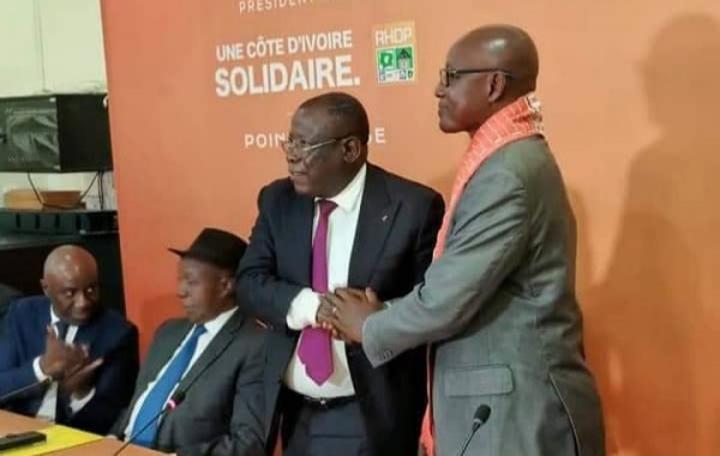 Le départ de certains cadres du PDCI vers le RHDP continue, le Professeur Yao N'guessan dépose ses valises au Parti Présidentiel Le départ de certains cadres du PDCI vers le RHDP continue, le Professeur Yao N'guessan dépose ses valises au Parti Présidentiel