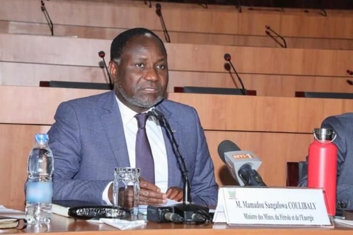 Hausse du prix du super sans plomb, ce que le Ministre de l'énergie Sangafowa Coulibaly confiait en janvier dernier Hausse du prix du super sans plomb, ce que le Ministre de l'énergie Sangafowa Coulibaly confiait en janvier dernier