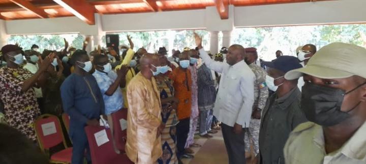 Des parents de Désiré Tagro et Bohoun Bouabré chez Gbagbo à Mama se disent très heureux de s'être engagés auprès de l'ex-président Des parents de Désiré Tagro et Bohoun Bouabré chez Gbagbo à Mama se disent très heureux de s'être engagés auprès de l'ex-président