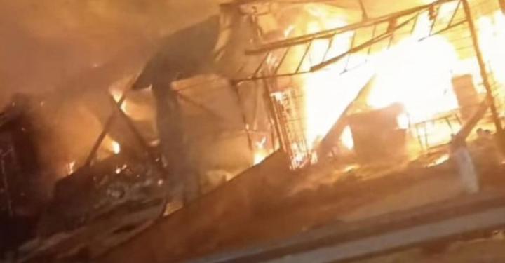 Un incendie s'est déclaré dans un bidonville à Angré (pont Soro), aucune perte en vie humaine mais de nombreuses habitations parties en fumée Un incendie s'est déclaré dans un bidonville à Angré (pont Soro), aucune perte en vie humaine mais de nombreuses habitations parties en fumée