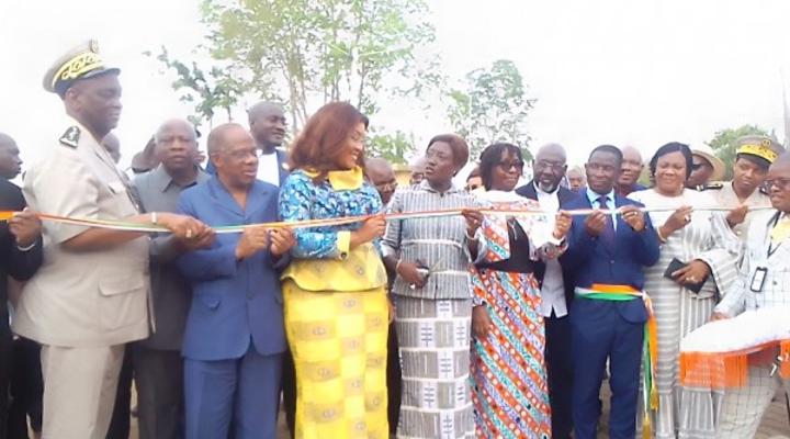 Inauguration du collège Dominique Ouattara en présence des cadres, Mariatou Koné : « L'école n'a pas de coloration politique » Inauguration du collège Dominique Ouattara en présence des cadres, Mariatou Koné : « L'école n'a pas de coloration politique »