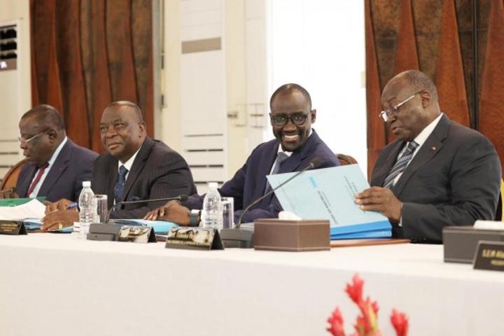 Lutte contre la corruption, Ouattara donne des instructions à Achi, Meyliet et Cissé pour accroître la surveillance de la gestion des entreprises publiques et des collectivités territ Lutte contre la corruption, Ouattara donne des instructions à Achi, Meyliet et Cissé pour accroître la surveillance de la gestion des entreprises publiques et des collectivités territ