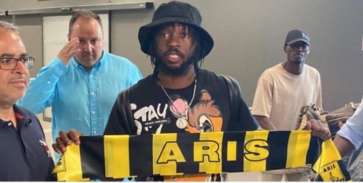 Le contrat de Gervinho avec le club Grec de l'Aris Salonique résilié pour « insuffisance de rendement » Le contrat de Gervinho avec le club Grec de l'Aris Salonique résilié pour « insuffisance de rendement »