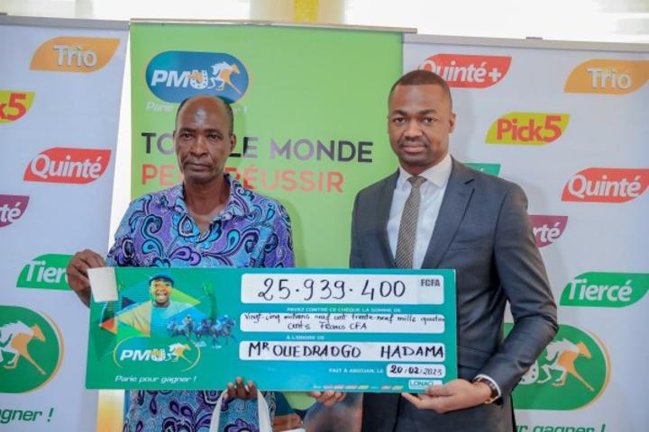 Vainqueur de l'ordre du Quinté du 13 février dernier, Ouédraogo Hadama a reçu son chèque de 25.939.400 FCFA, la LONACI le Grand prix d'Afrique qui se jouera le samedi à Marrakech Vainqueur de l'ordre du Quinté du 13 février dernier, Ouédraogo Hadama a reçu son chèque de 25.939.400 FCFA, la LONACI le Grand prix d'Afrique qui se jouera le samedi à Marrakech