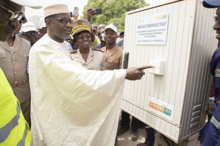 Depuis Kadioha, Sangafowa-Coulibaly aux populations : « L'objectif de Ouattara est de porter le taux d'électrification du pays à 100% d'ici à 2025 » Depuis Kadioha, Sangafowa-Coulibaly aux populations : « L'objectif de Ouattara est de porter le taux d'électrification du pays à 100% d'ici à 2025 »