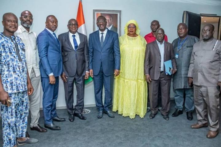 Chambre Nationale de Métiers, le président Kassoum Bamba et ses collaborateurs chez le ministre Souleymane Diarrassouba Chambre Nationale de Métiers, le président Kassoum Bamba et ses collaborateurs chez le ministre Souleymane Diarrassouba