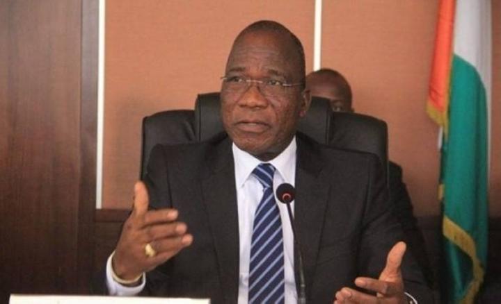 Assahoré Konan Jacques (DG du Trésor) apporte des éléments de clarification sur la dette publique estimée en valeur nominale à 22 644,1 milliards FCFA à fin septembre 2022 Assahoré Konan Jacques (DG du Trésor) apporte des éléments de clarification sur la dette publique estimée en valeur nominale à 22 644,1 milliards FCFA à fin septembre 2022