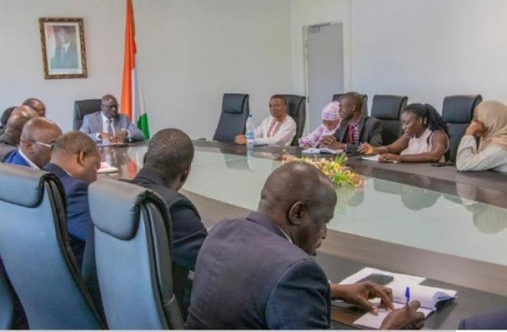 Les propositions du Ministre Adama Diawara aux Docteurs non-recrutés venus lui présenter des excuses pour les écarts « avérés » Les propositions du Ministre Adama Diawara aux Docteurs non-recrutés venus lui présenter des excuses pour les écarts « avérés »