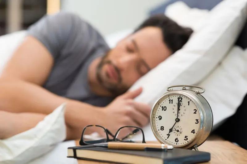 Sommeil, lève-tôt et lève-tard : comment nos heures de coucher et de réveil impactent notre santé mentale Sommeil, lève-tôt et lève-tard : comment nos heures de coucher et de réveil impactent notre santé mentale