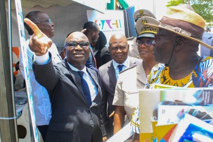 Jacqueville, 3e édition « tiroirs vides », les services de Bruno Koné rassurent la population sur les différentes réformes Jacqueville, 3e édition « tiroirs vides », les services de Bruno Koné rassurent la population sur les différentes réformes