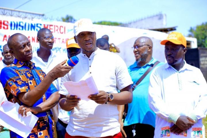 Divo, prochaines élections municipales, des militants du RHDP font bloc autour de Dr Famoussa Coulibaly Divo, prochaines élections municipales, des militants du RHDP font bloc autour de Dr Famoussa Coulibaly