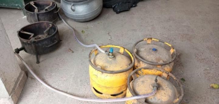 Abobo, en plein marché, une station frauduleuse de conditionnement et transvasement de gaz butane, démantelée Abobo, en plein marché, une station frauduleuse de conditionnement et transvasement de gaz butane, démantelée