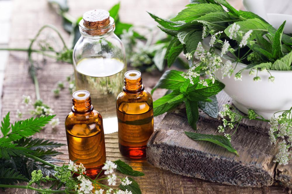 Bien-être : des huiles essentielles… mais parfois toxiques Bien-être : des huiles essentielles… mais parfois toxiques