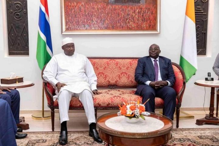 Côte d'Ivoire/ Gambie : Adama Barrow à Abidjan dans le cadre d'une visite de travail et d'amitié de 24 heures, accueilli par Tiémoko Meyliet Koné Côte d'Ivoire/ Gambie : Adama Barrow à Abidjan dans le cadre d'une visite de travail et d'amitié de 24 heures, accueilli par Tiémoko Meyliet Koné