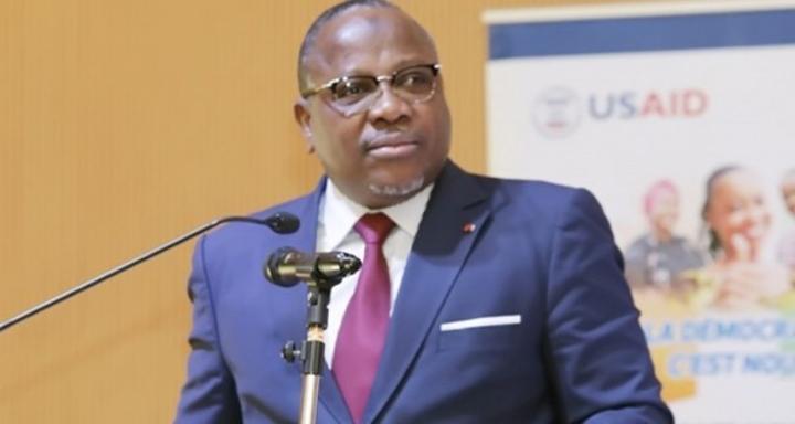 « Souvenez-vous de l'article 19 : « nous convenons de saisir la Commission électorale de toute difficulté liée aux élections » « Souvenez-vous de l'article 19 : « nous convenons de saisir la Commission électorale de toute difficulté liée aux élections »