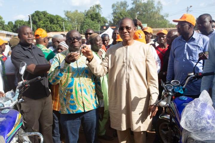 Locales 2023 dans la Bagoué, après la publication des candidats Rhdp, Bruno Koné mobilise et tend la main à ses « frères et sœurs » tombés en disgrâce Locales 2023 dans la Bagoué, après la publication des candidats Rhdp, Bruno Koné mobilise et tend la main à ses « frères et sœurs » tombés en disgrâce