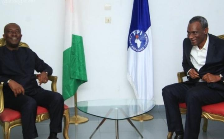 Municipales à Cocody, le candidat du FPI Issiaka Sangaré jette l'éponge et soutient Eric Taba du RHDP Municipales à Cocody, le candidat du FPI Issiaka Sangaré jette l'éponge et soutient Eric Taba du RHDP