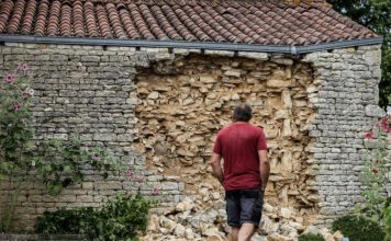 Après le séisme, des maisons fissurées et des habitants relogés Après le séisme, des maisons fissurées et des habitants relogés