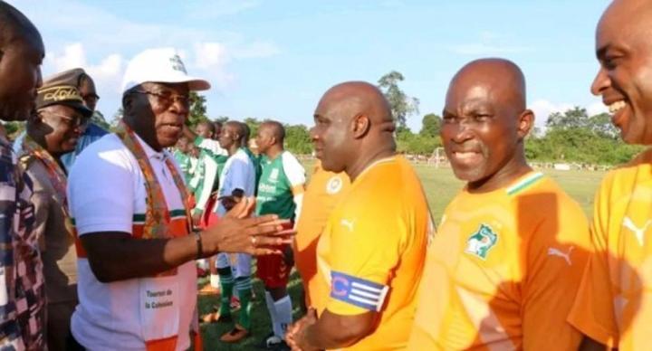 Depuis Sakassou, Ben Badi estime que « Assahoré est le messie du Gbêkê » et « espère que cette région ne se trompera pas de cible » Depuis Sakassou, Ben Badi estime que « Assahoré est le messie du Gbêkê » et « espère que cette région ne se trompera pas de cible »