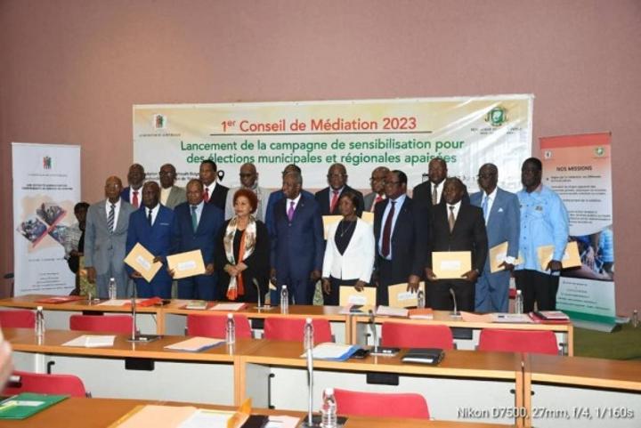 Locales 2023, le Médiateur de la République pour des élections sans violence, annonce la signature d'une charte d'engagement à la paix par les acteurs politiques Locales 2023, le Médiateur de la République pour des élections sans violence, annonce la signature d'une charte d'engagement à la paix par les acteurs politiques