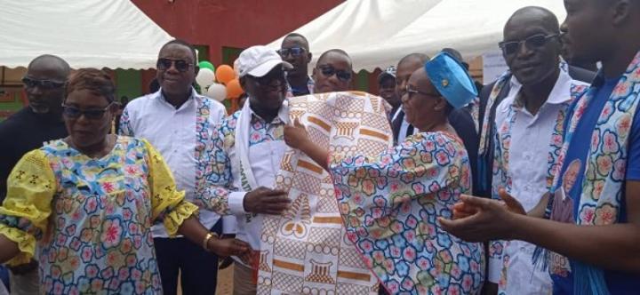 Municipales à Yopougon, Souleymane Bictogo vante les qualités de son frère auprès des femmes et martèle « ce n'est pas une rumeur, il est candidat » Municipales à Yopougon, Souleymane Bictogo vante les qualités de son frère auprès des femmes et martèle « ce n'est pas une rumeur, il est candidat »