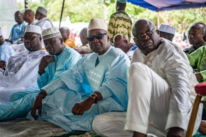 Bouaké, Amadou Koné et des cadres du Gbêkê prient à la grande mosquée et apportent leur soutien aux musulmans de la région Bouaké, Amadou Koné et des cadres du Gbêkê prient à la grande mosquée et apportent leur soutien aux musulmans de la région