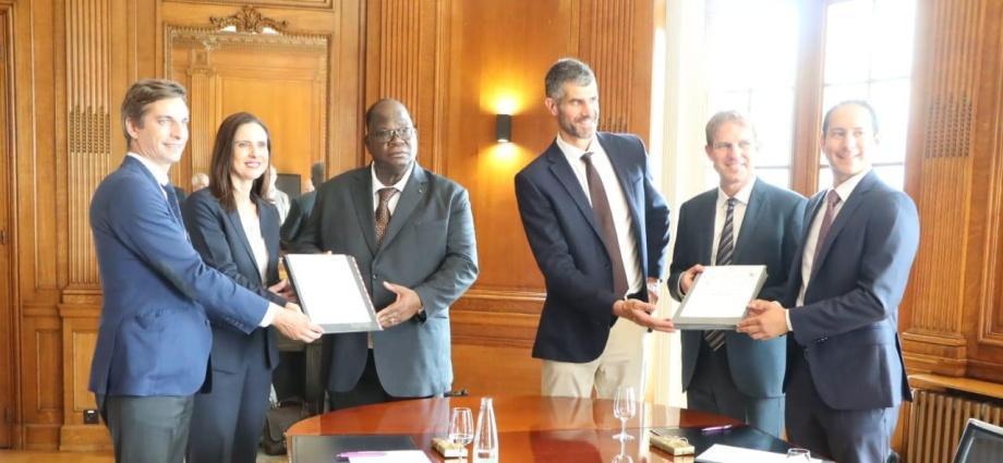 En Suisse, le ministre Laurent Tchagba signe la phase 2 du projet de réhabilitation de la forêt classée de Cavally En Suisse, le ministre Laurent Tchagba signe la phase 2 du projet de réhabilitation de la forêt classée de Cavally