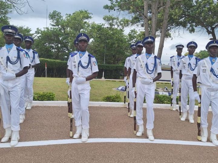 Le Général Apalo aux nouveaux élèves sous-officiers: « Vous avez pour mission de défendre le territoire en tout temps et en tout lieu jusqu'au sacrifice suprême Le Général Apalo aux nouveaux élèves sous-officiers: « Vous avez pour mission de défendre le territoire en tout temps et en tout lieu jusqu'au sacrifice suprême