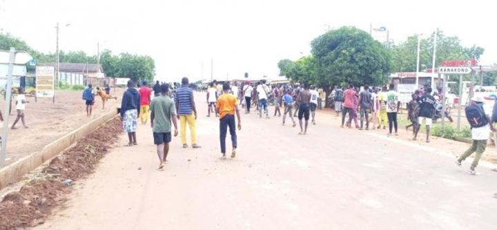 Drame survenu à Tengrela, le contournement des postes de contrôle des Forces de défense et de sécurité (FDS) à la frontière avec le Mali désormais interdit Drame survenu à Tengrela, le contournement des postes de contrôle des Forces de défense et de sécurité (FDS) à la frontière avec le Mali désormais interdit
