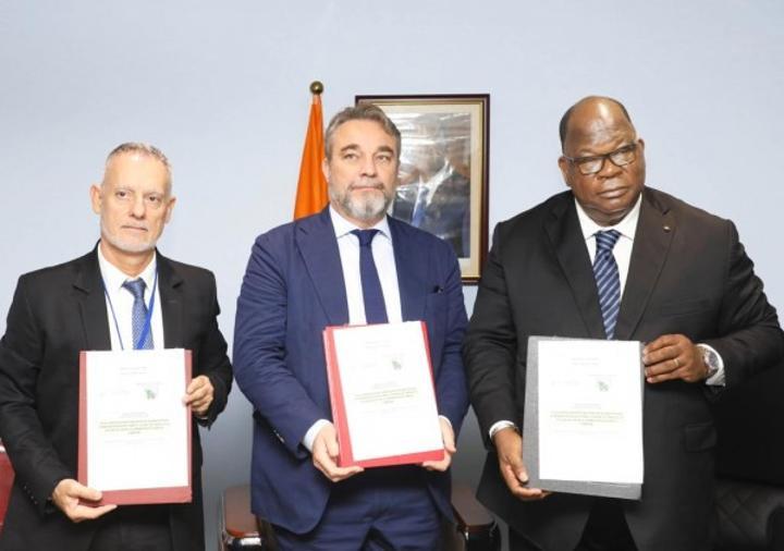 Un protocole d'accord signé avec un consortium pour une étude de faisabilité en vue de la réhabilitation des forêts classées de Fengolo (12 000 ha) et de Yani (10.675 ha) Un protocole d'accord signé avec un consortium pour une étude de faisabilité en vue de la réhabilitation des forêts classées de Fengolo (12 000 ha) et de Yani (10.675 ha)