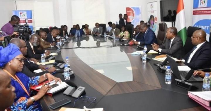 Grève de la COALISANTE, le Comité sectoriel du dialogue social invite les responsables syndicaux à prendre des mesures visant à mettre fin au mouvement et annonce des sanctions Grève de la COALISANTE, le Comité sectoriel du dialogue social invite les responsables syndicaux à prendre des mesures visant à mettre fin au mouvement et annonce des sanctions