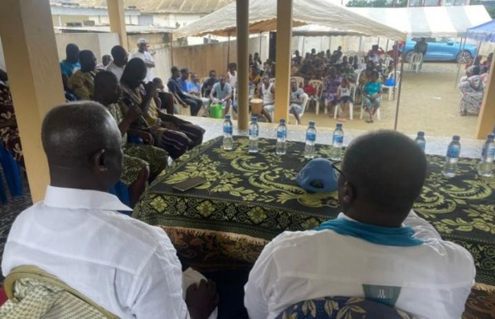 Sud-Comoé, Georges-Armand Ouégnin reçoit les bénédictions du roi de Hébra, appelle les populations à le voter pour exprimer leur gratitude à Laurent Gbagbo Sud-Comoé, Georges-Armand Ouégnin reçoit les bénédictions du roi de Hébra, appelle les populations à le voter pour exprimer leur gratitude à Laurent Gbagbo
