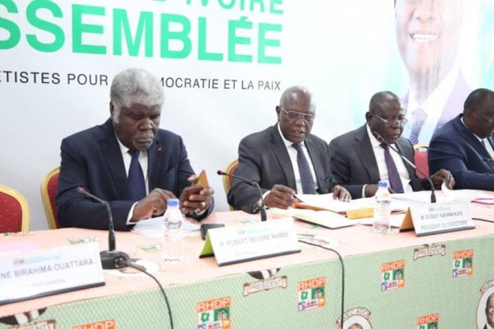 Le RHDP satisfait du bilan des locales 2023, se prépare pour les sénatoriales et annonce 66 candidatures retenues Le RHDP satisfait du bilan des locales 2023, se prépare pour les sénatoriales et annonce 66 candidatures retenues