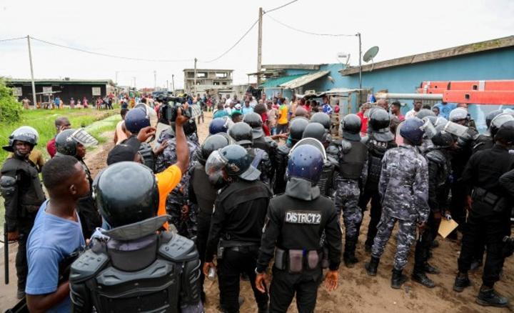 Port-Bouët, malgré les hostilités de certains occupants illégaux, les voiries dans les lotissements d'Abekan Bernard et Djigbo Kanon, libérées Port-Bouët, malgré les hostilités de certains occupants illégaux, les voiries dans les lotissements d'Abekan Bernard et Djigbo Kanon, libérées