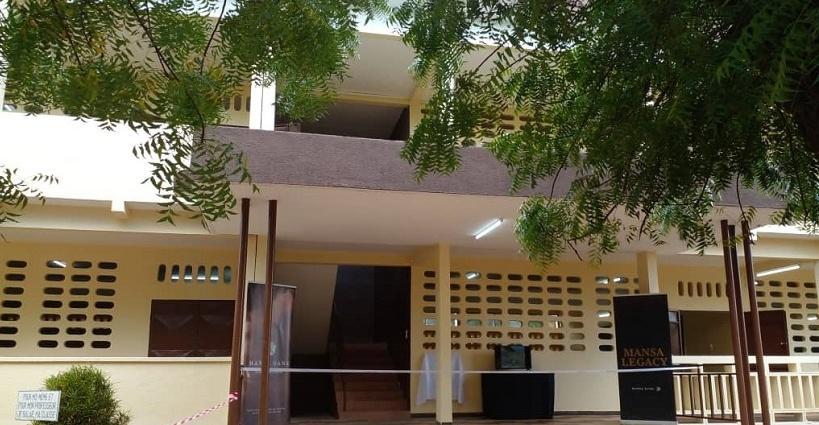Inauguration d’un bâtiment du lycée moderne Martin Luther King de Bouaké entièrement réhabilité par une structure bancaire Inauguration d’un bâtiment du lycée moderne Martin Luther King de Bouaké entièrement réhabilité par une structure bancaire