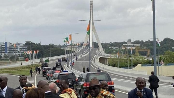 Le pont Alassane Ouattara fermé à la circulation afin de permettre aux populations de visiter l'ouvrage Le pont Alassane Ouattara fermé à la circulation afin de permettre aux populations de visiter l'ouvrage