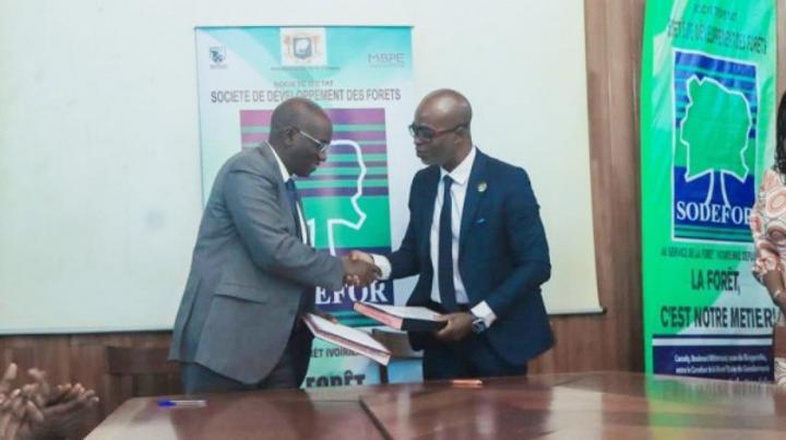 Lutte contre la désertification et la promotion de l'agroforesterie la SODEFOR et le Rotary Club signent un accord cadre, 500ha de reboisement visé Lutte contre la désertification et la promotion de l'agroforesterie la SODEFOR et le Rotary Club signent un accord cadre, 500ha de reboisement visé